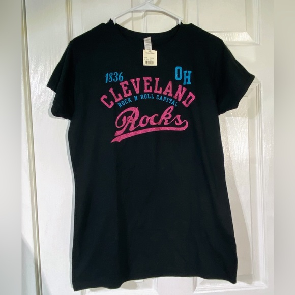 Gildan Soft Style Cleveland Ohio Black Graphic Tee Size XL New with tag. - Picture 1 of 5